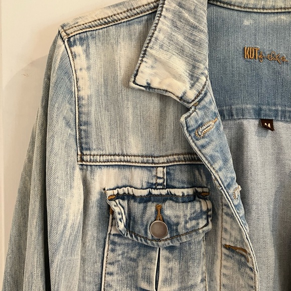 kut from the kloth • Amelia light wash distressed denim jacket m - Picture 3 of 6